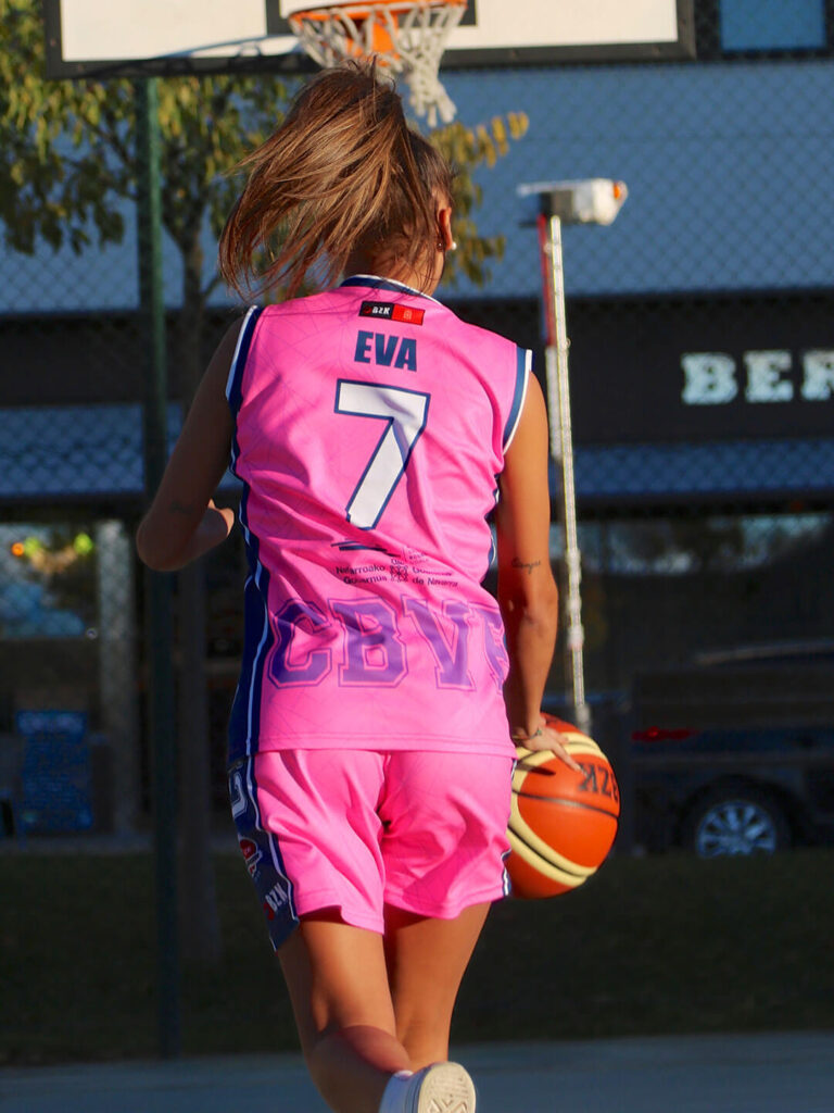 Camiseta baloncesto tirante ancho mujer